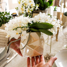 Kolibri Orchids | Witte orchidee Nazaré + Pearl sierpot Travertine